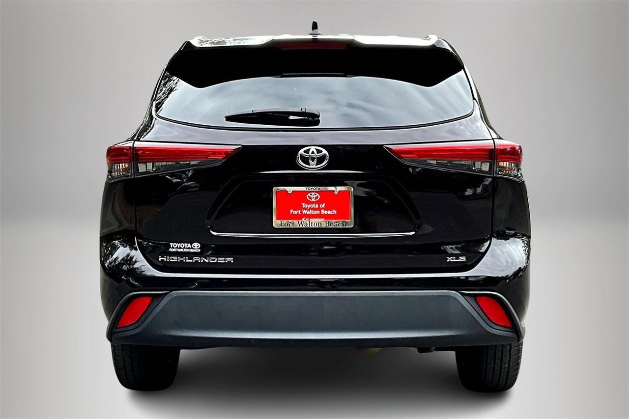 Used 2022 Toyota Highlander XLE image 6