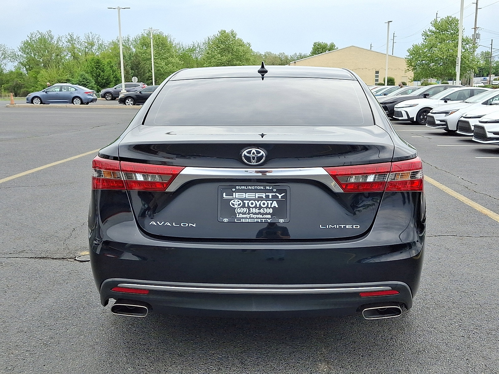 Used 2016 Toyota Avalon Limited w/ Protection Package FWD image 5