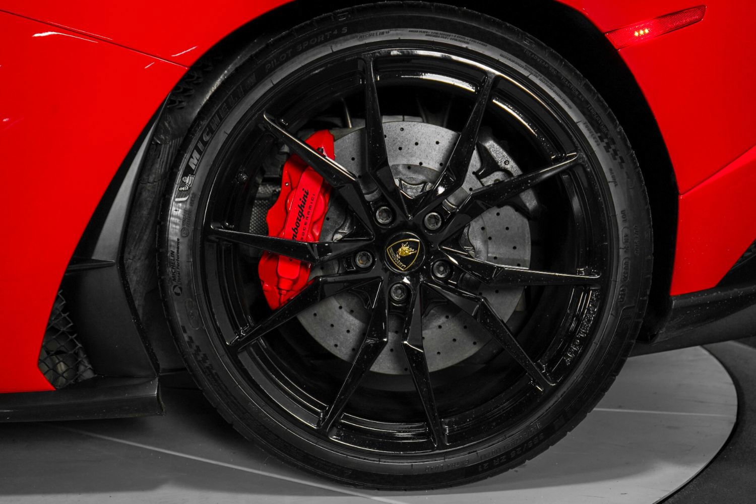 Used 2018 Lamborghini Aventador S image 21