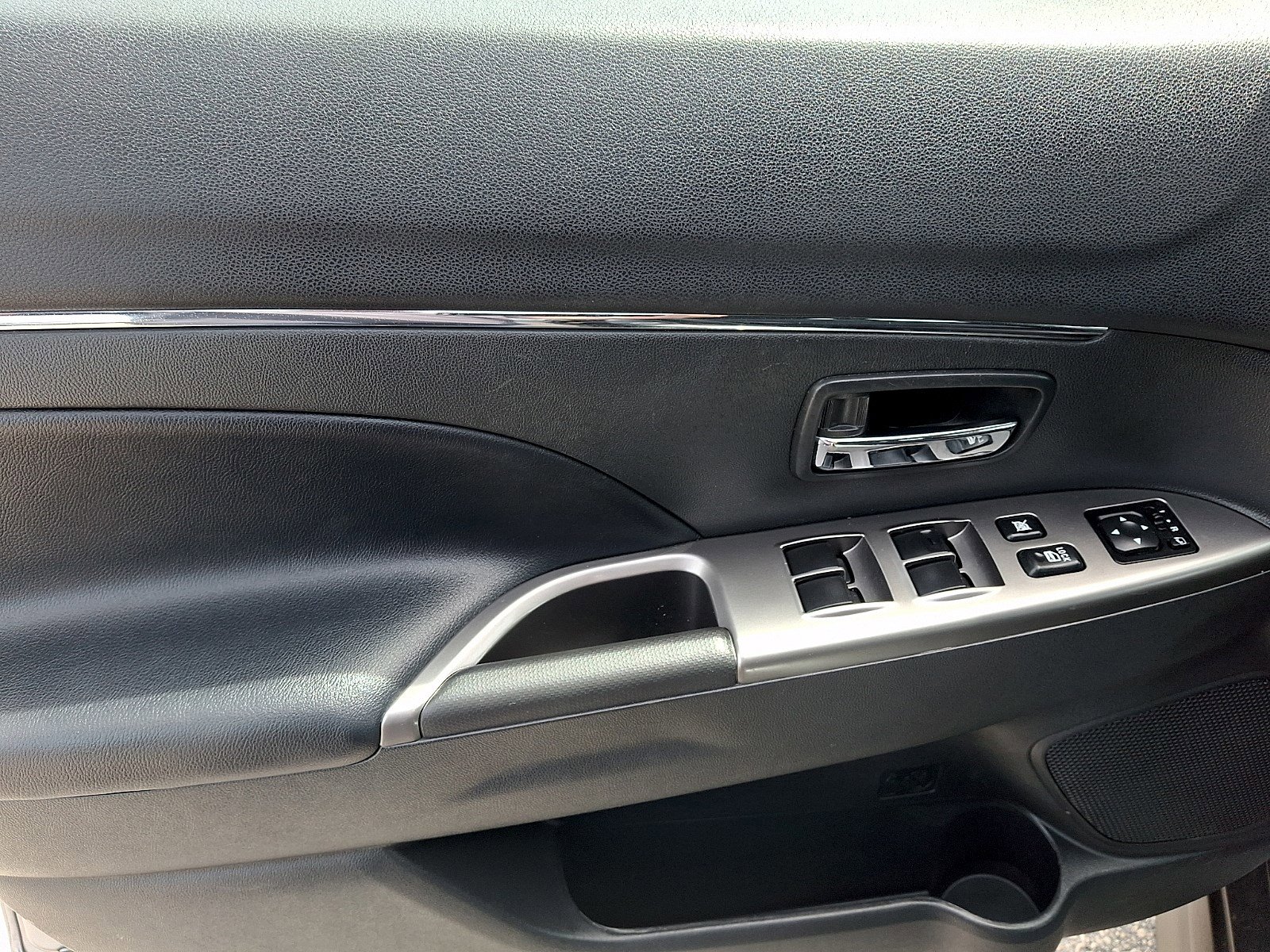 Used 2025 Mitsubishi Outlander Sport SE image 11