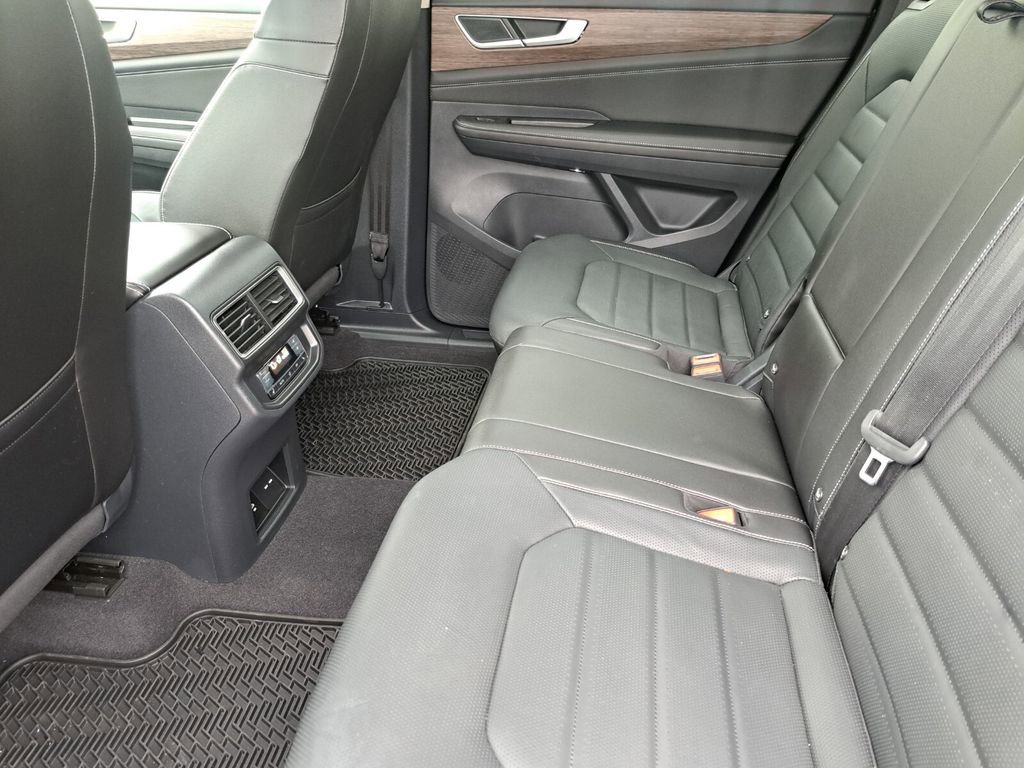 Used 2025 Volkswagen Atlas SEL image 24