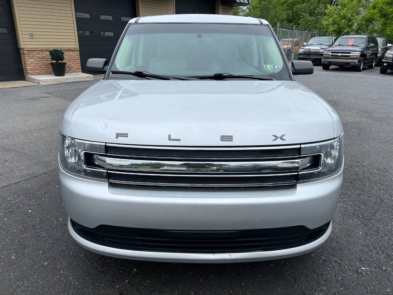 Used 2019 Ford Flex SE FWD image 2