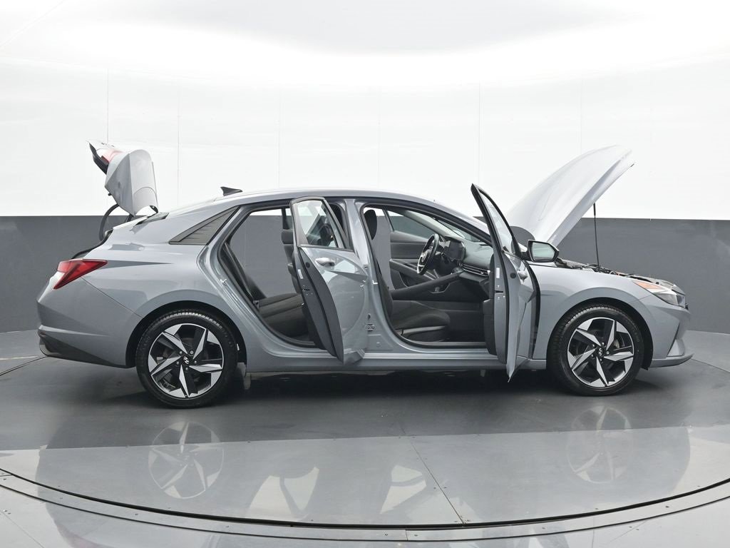 Used 2023 Hyundai Elantra SEL w/ Convenience Package image 26