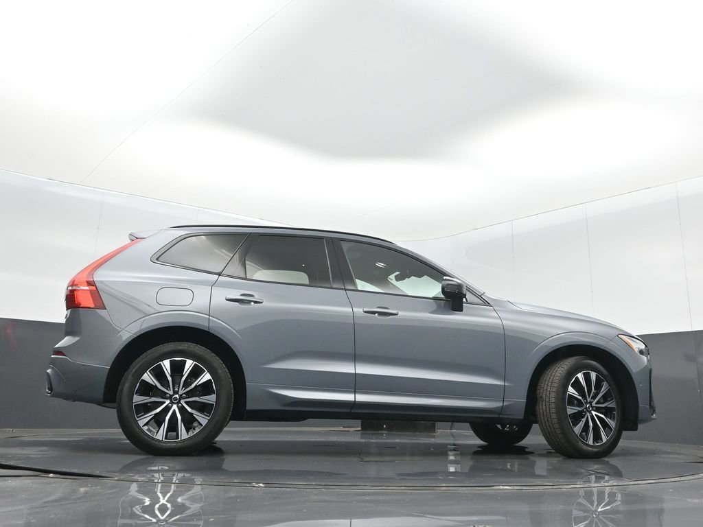 Used 2024 Volvo XC60 B5 Plus AWD/4WD image 39
