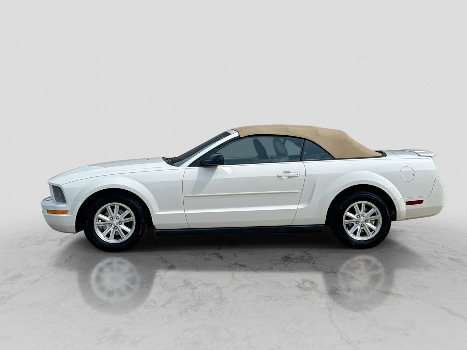 Used 2008 Ford Mustang Premium RWD image 3