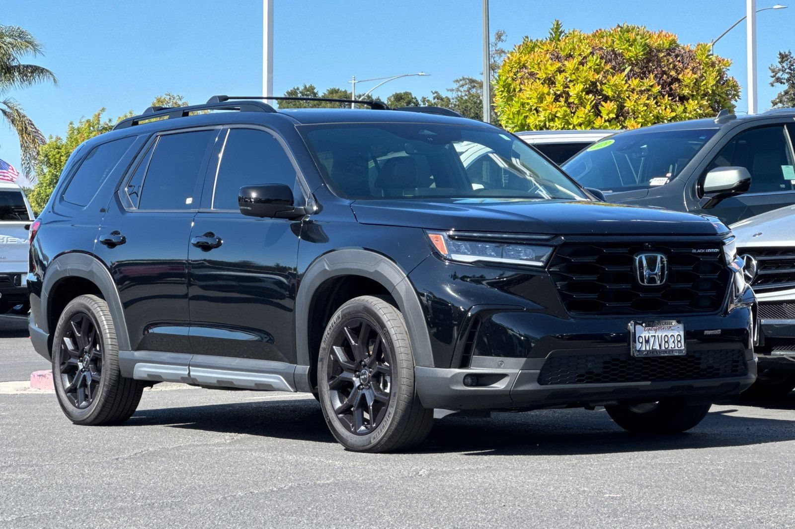 Used 2025 Honda Pilot Black Edition image 2