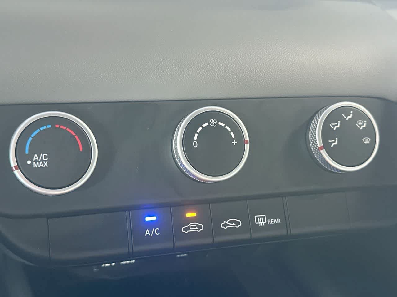 Used 2025 Hyundai Elantra SE FWD image 20