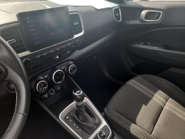 Used 2025 Hyundai Venue SEL FWD image 20