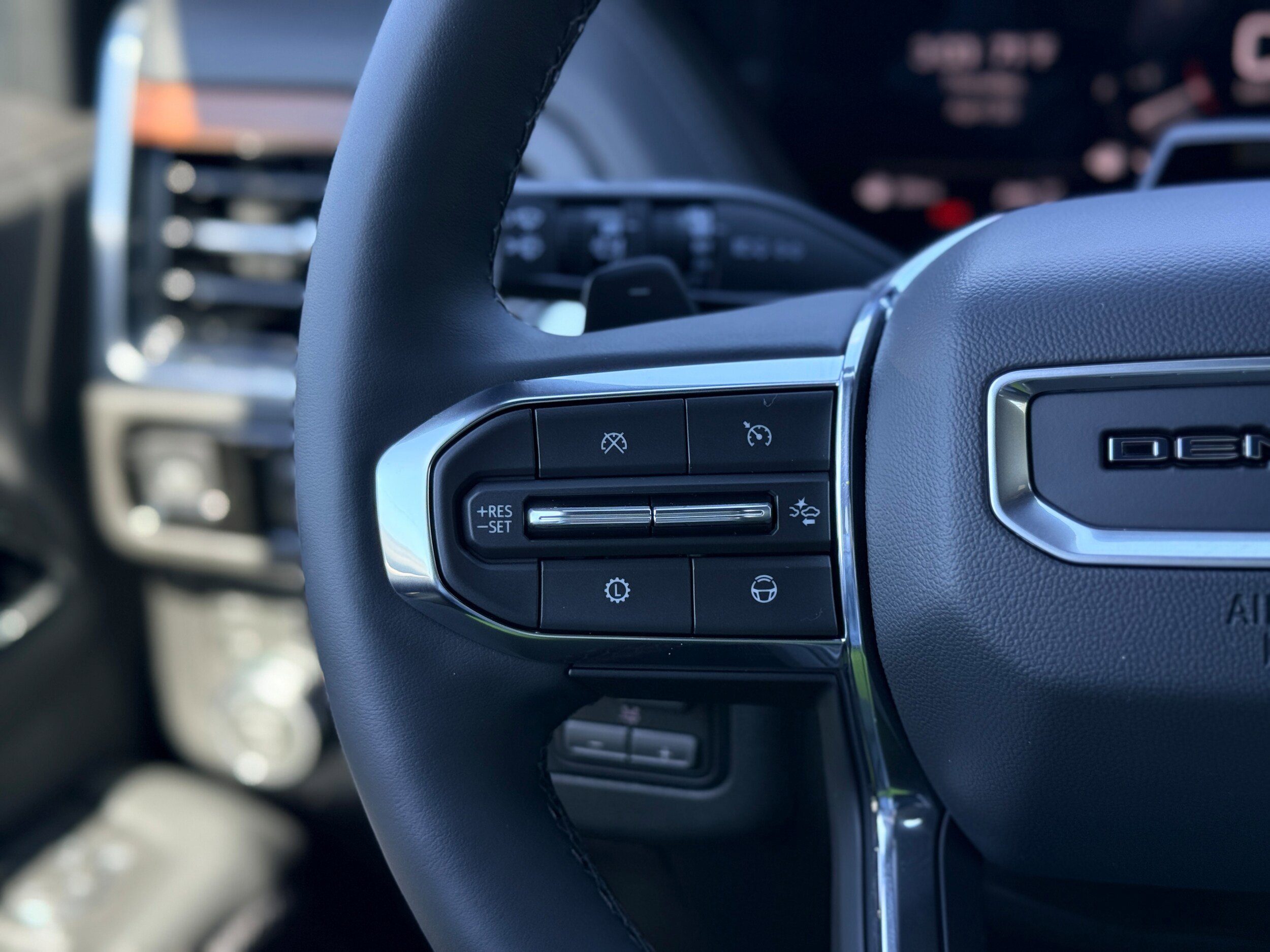 New 2026 GMC Yukon Denali w/ Denali Reserve Package AWD/4WD image 12