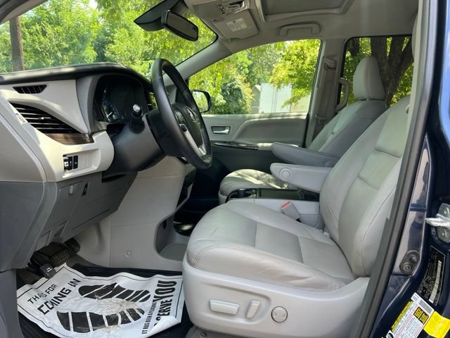Used 2018 Toyota Sienna XLE w/ XLE Navigation Package AWD/4WD image 12