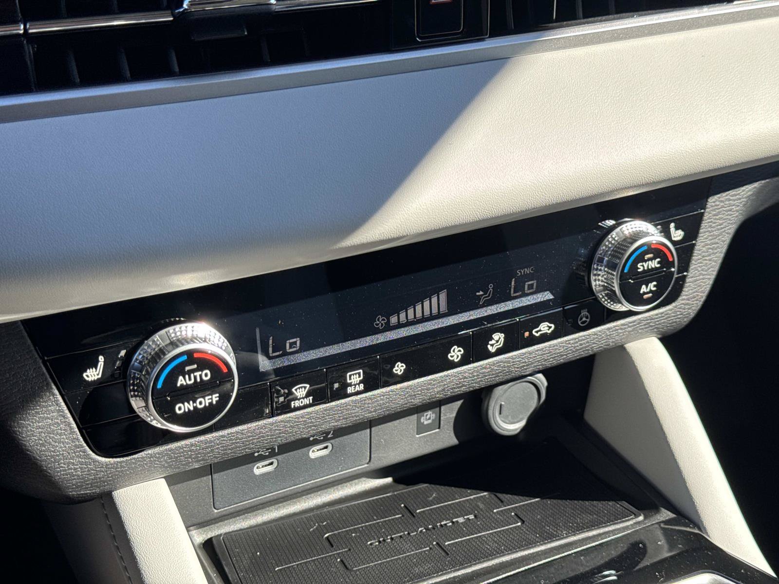 New 2026 Mitsubishi Outlander SE FWD image 21