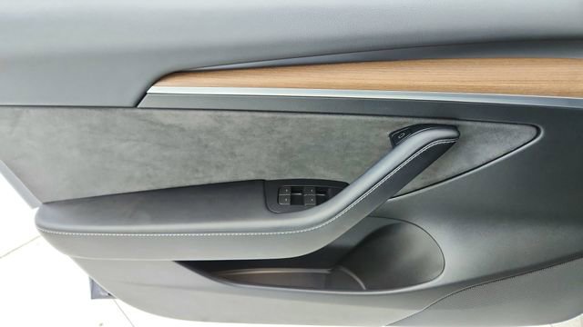 Used 2023 Tesla Model 3 Performance image 34