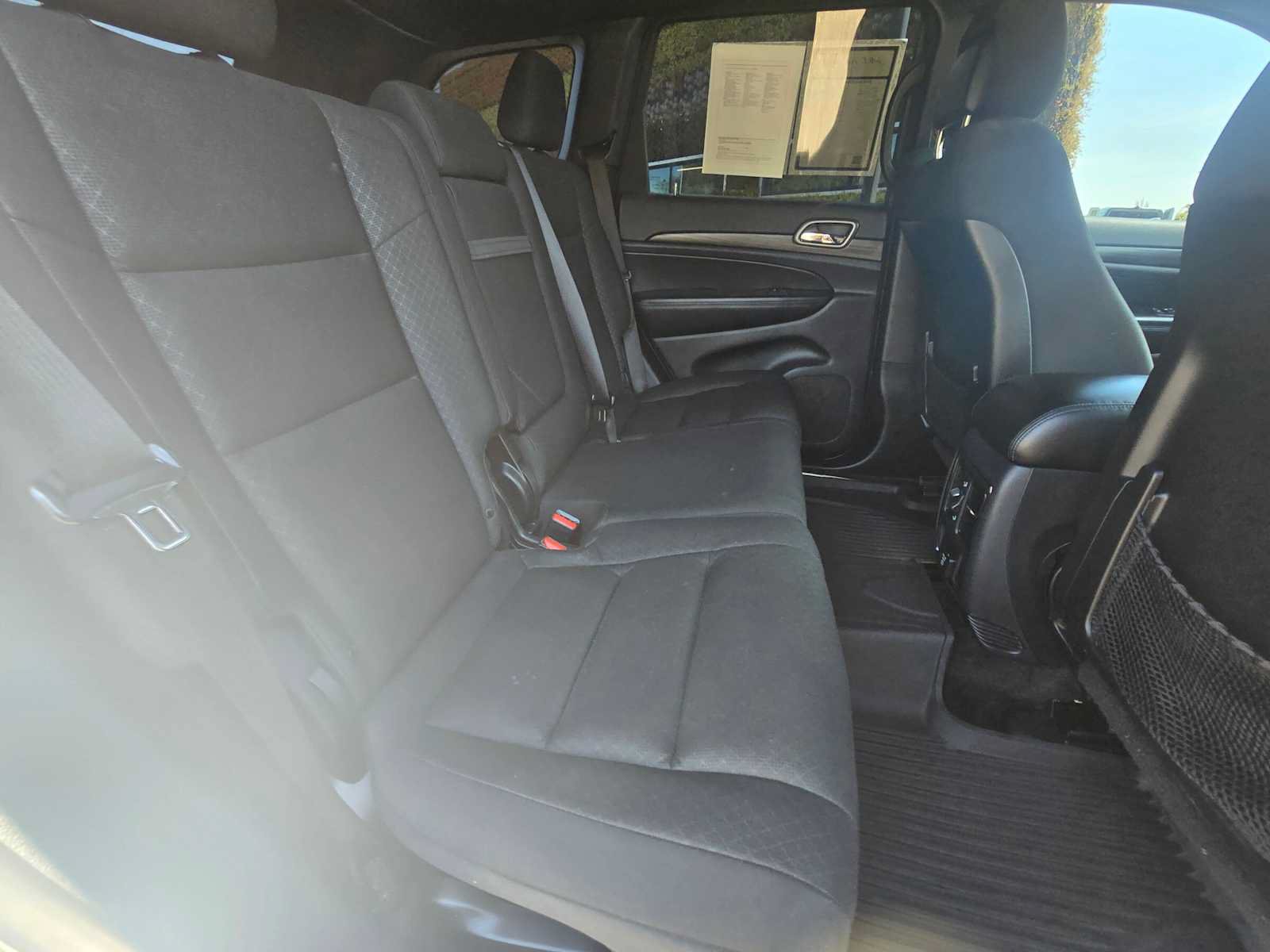 Used 2019 Jeep Grand Cherokee Laredo RWD image 12