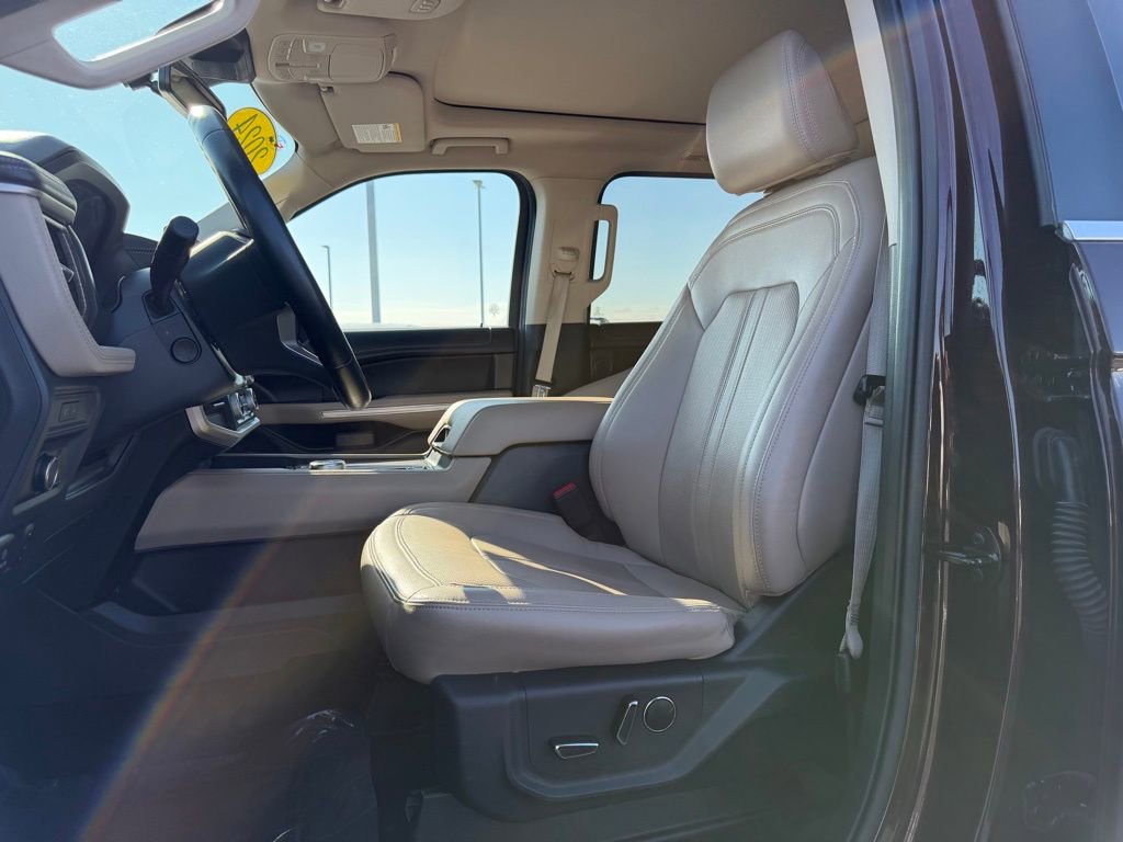 Used 2024 Ford Expedition Limited image 12