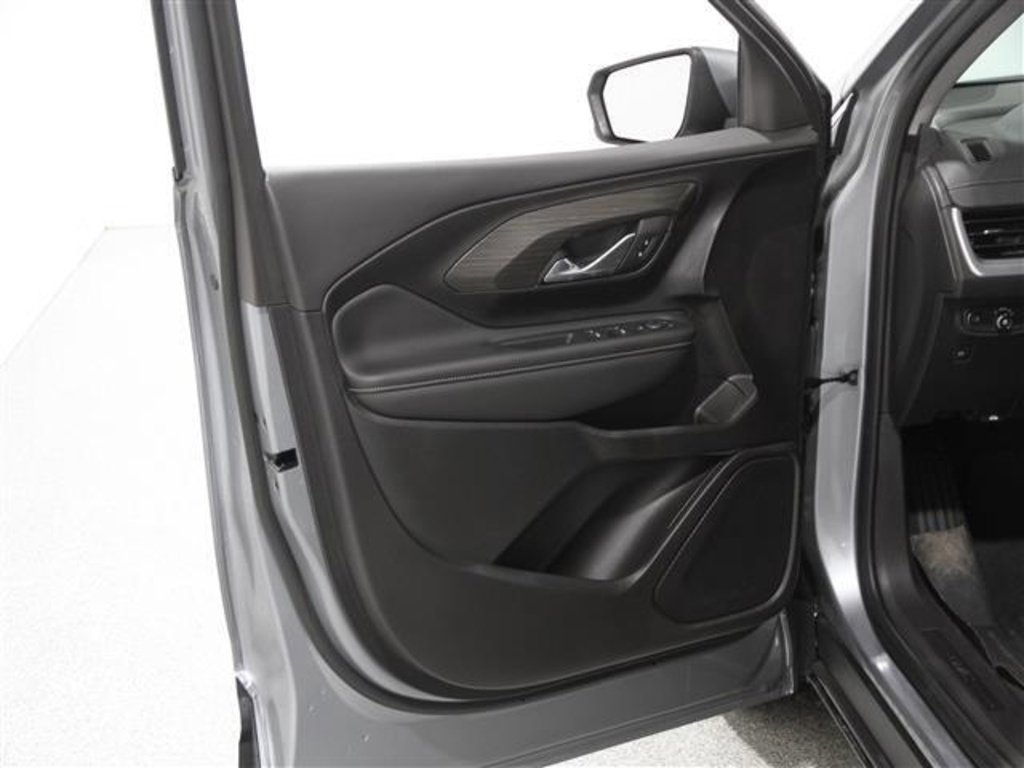 Used 2024 GMC Terrain SLE image 4