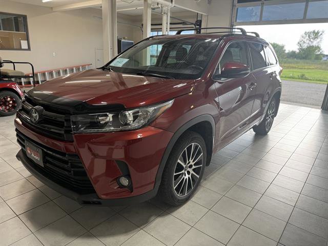 Used 2018 Toyota Highlander SE image 1