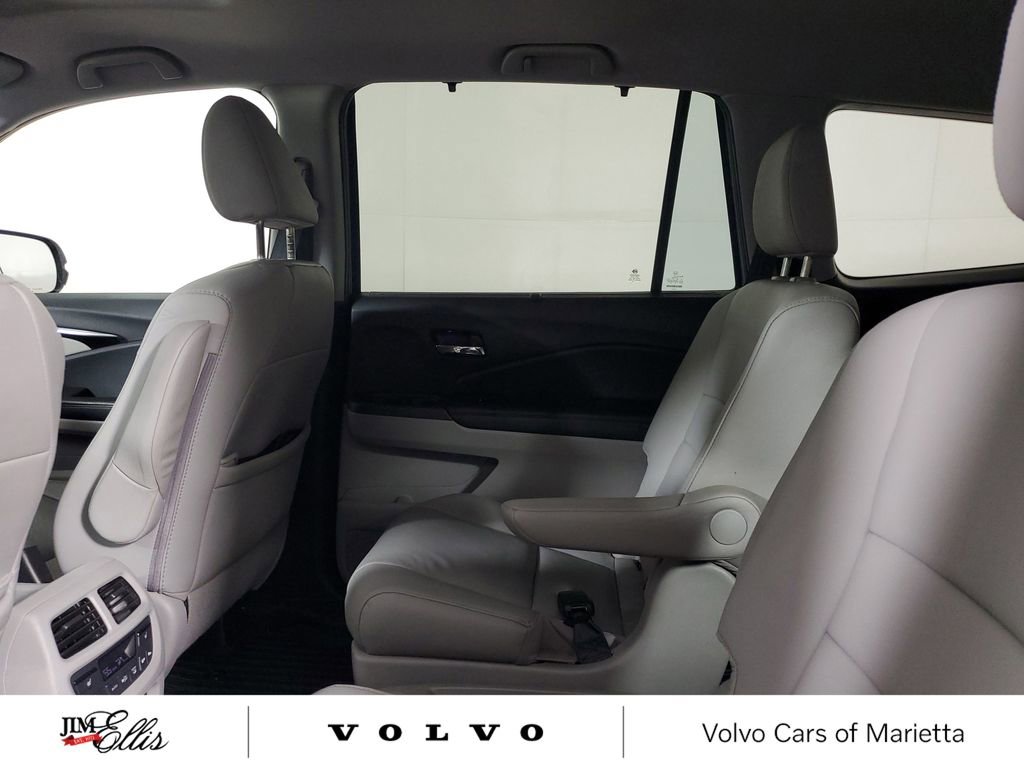Used 2020 Honda Pilot Touring image 13