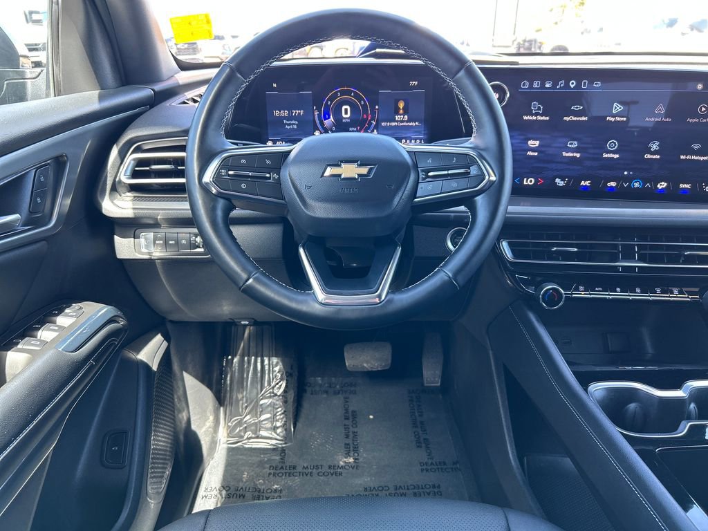 Used 2025 Chevrolet Traverse LT AWD/4WD image 9