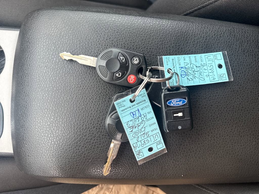 Used 2010 Ford Edge SEL image 34