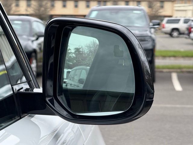 Used 2023 Land Rover Range Rover SE image 15