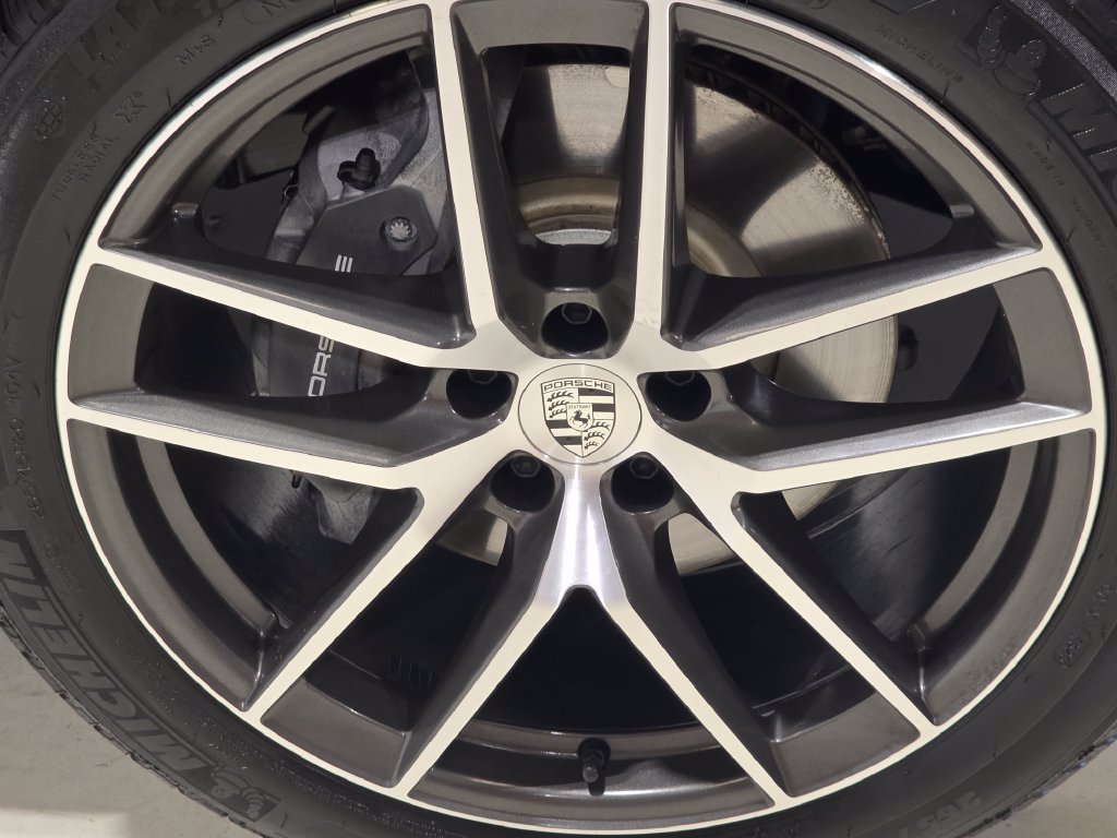 Certified 2026 Porsche Macan AWD/4WD image 12