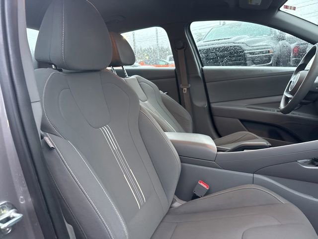 Used 2022 Hyundai Elantra SEL image 9