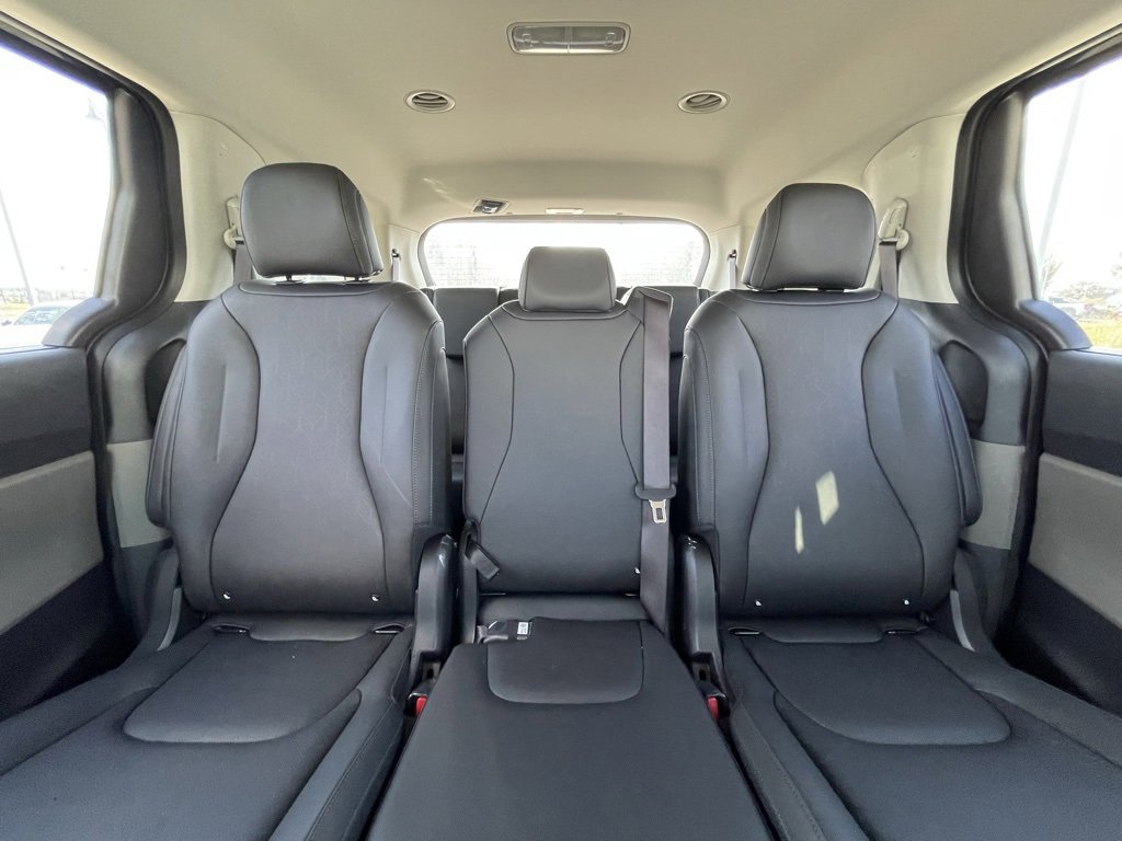 New 2026 Kia Carnival EX image 30