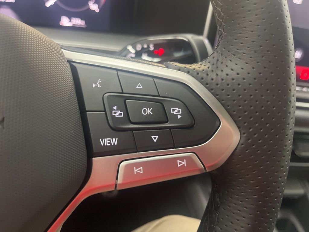 New 2026 Volkswagen Tiguan SE R-Line FWD image 21