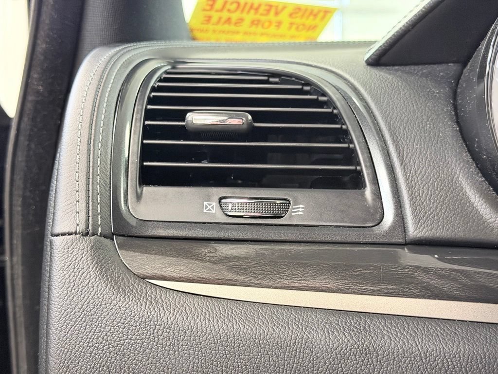 Used 2014 Chrysler 300 C AWD/4WD image 39