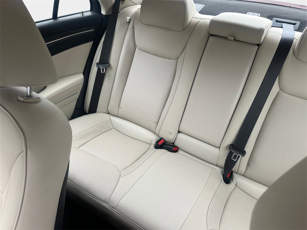 Used 2023 Chrysler 300 Touring L w/ Popular Equipment Group image 9