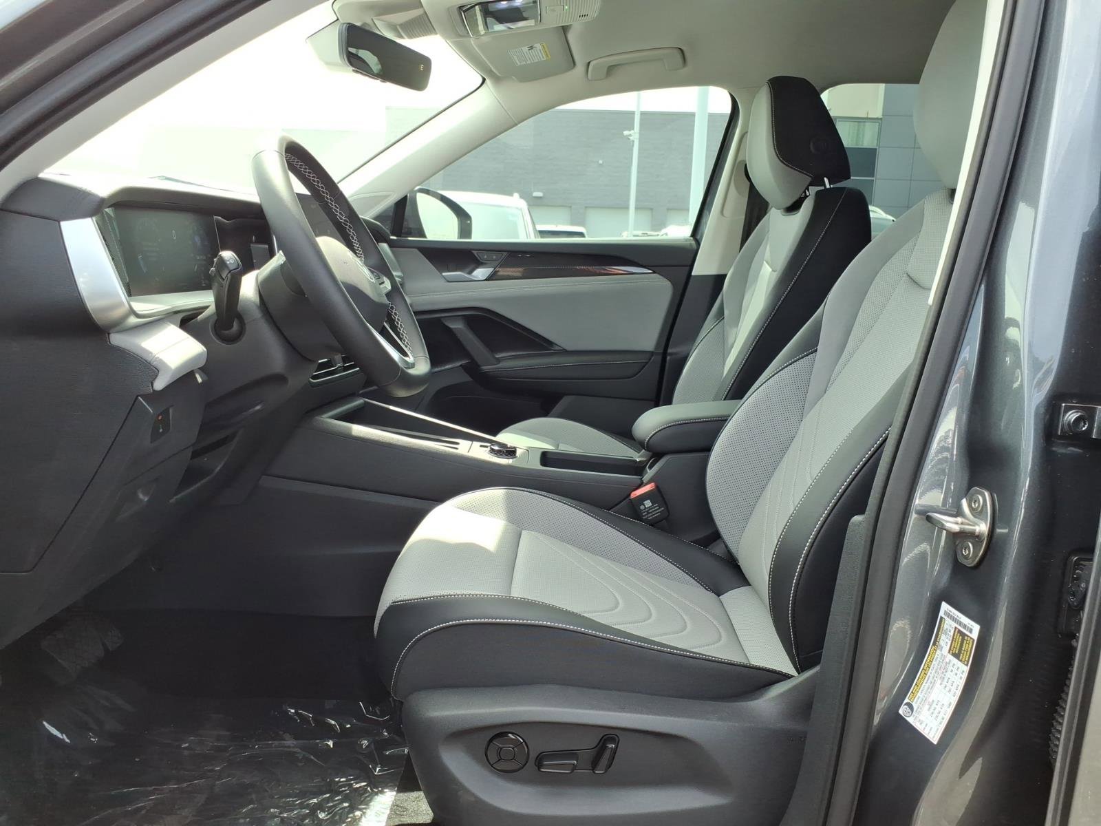 New 2026 Volkswagen Tiguan SE image 8