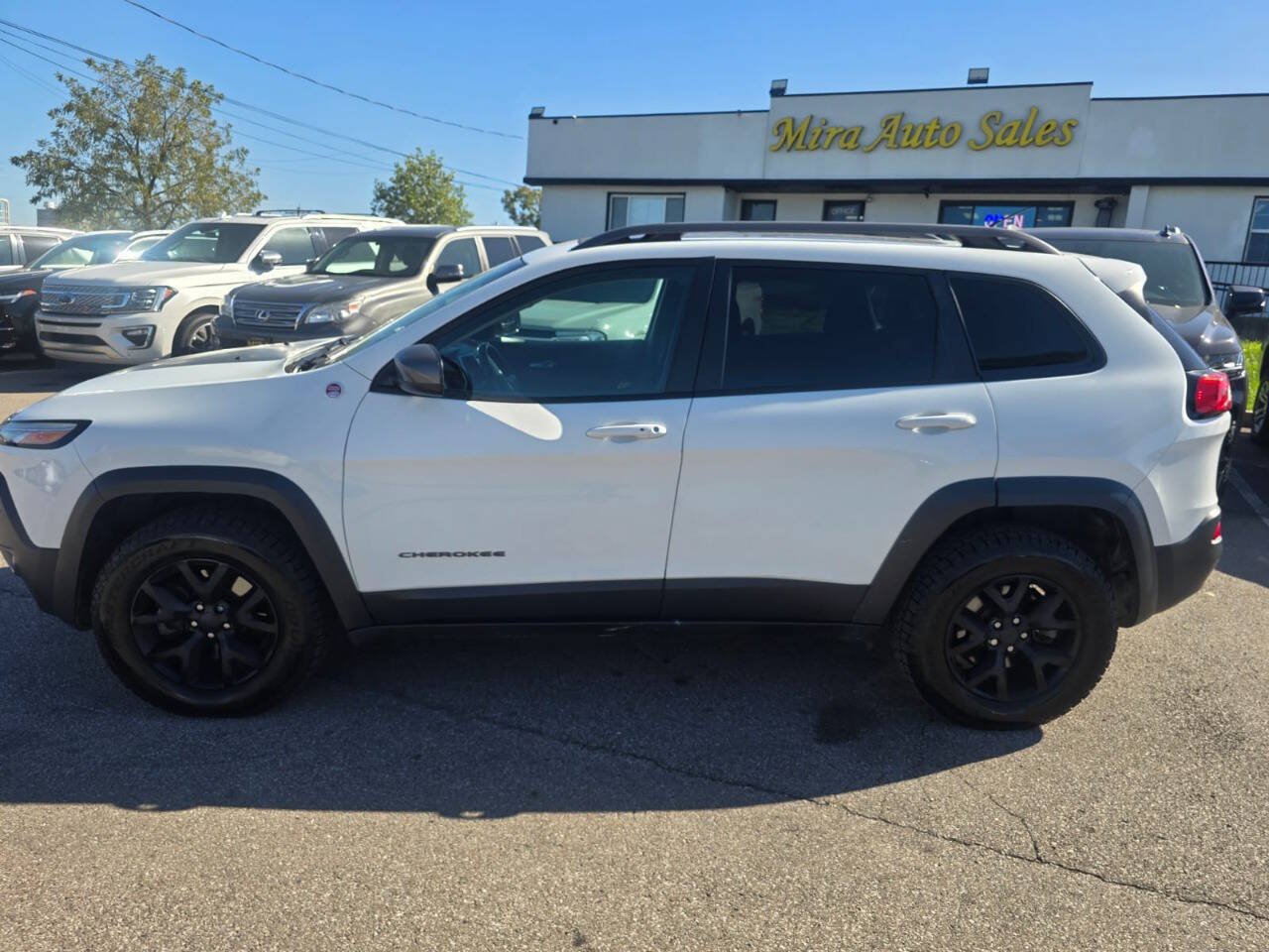 Used 2016 Jeep Cherokee Trailhawk w/ Comfort/Convenience Group AWD/4WD image 57