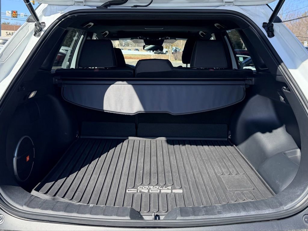 Used 2025 Toyota Corolla Cross AWD Hybrid w/ Moonroof Package image 18