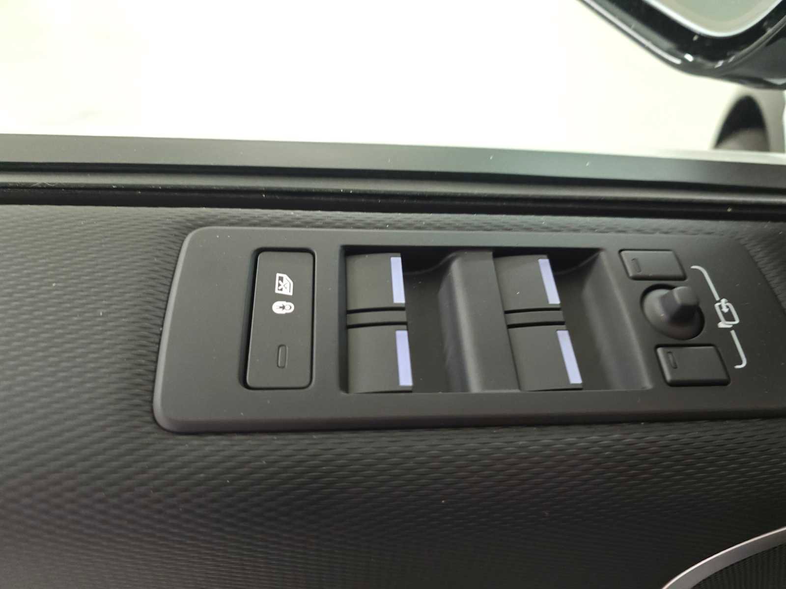 New 2025 Land Rover Discovery Dynamic SE image 24