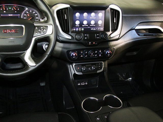Used 2024 GMC Terrain SLT image 15