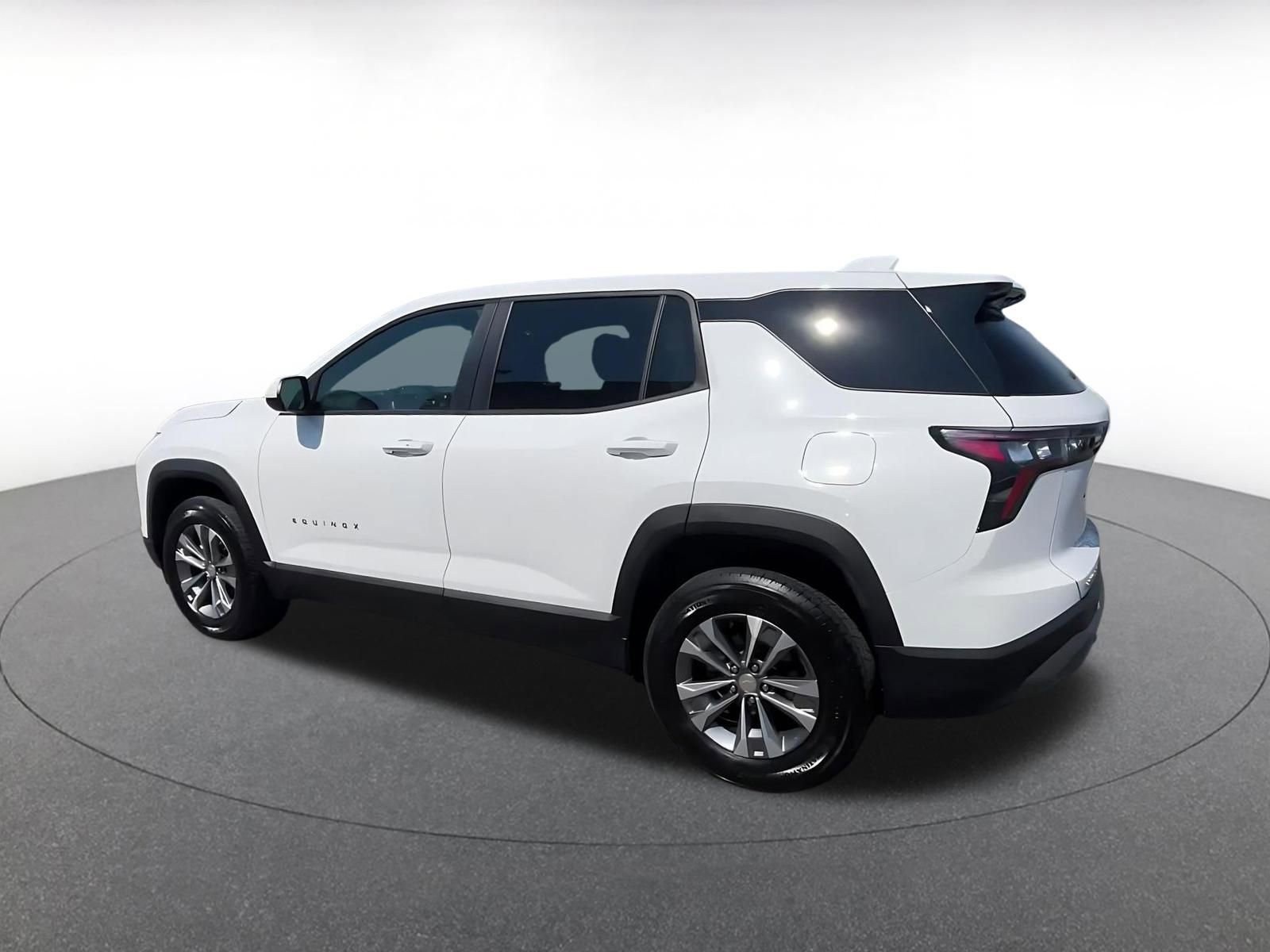 Used 2025 Chevrolet Equinox LT FWD image 10