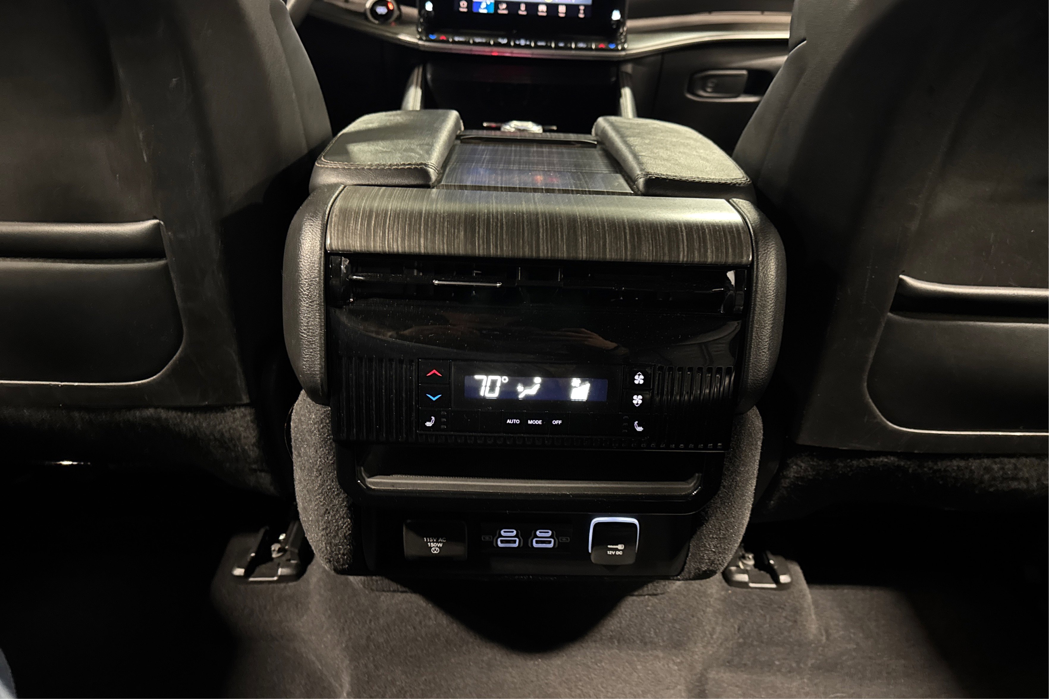 Used 2024 Jeep Wagoneer Series II w/ Flexible Seating Group AWD/4WD image 40