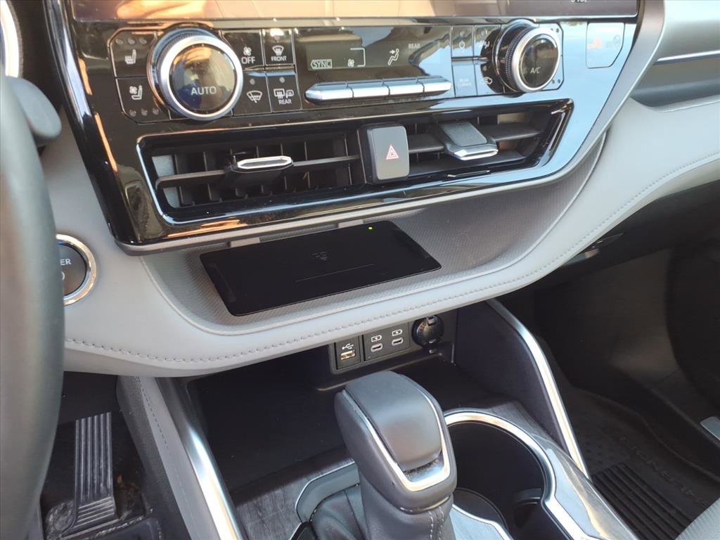 Used 2023 Toyota Highlander Limited image 33