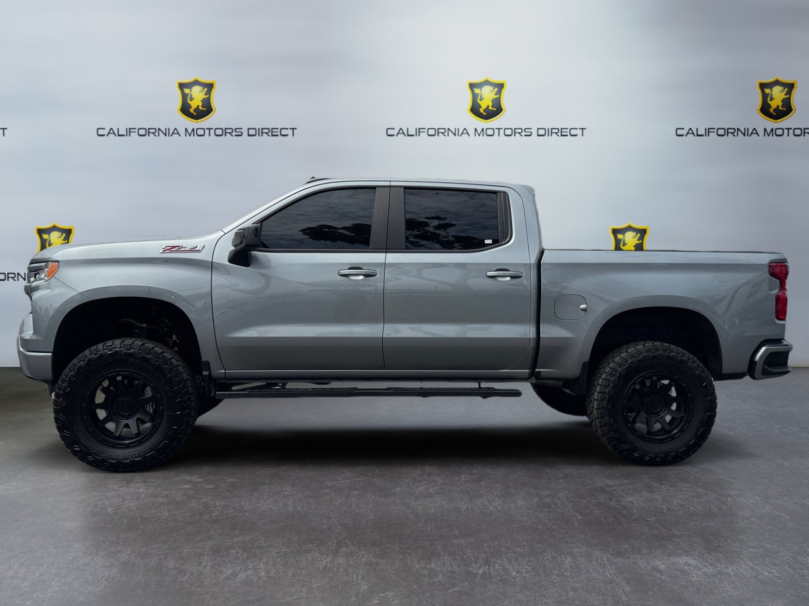 Used 2025 Chevrolet Silverado 1500 RST w/ Convenience Package II AWD/4WD image 2