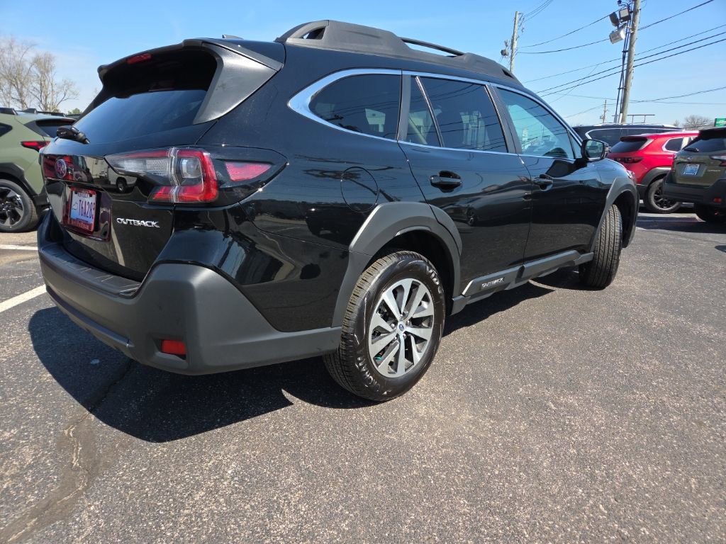 Used 2025 Subaru Outback Premium AWD/4WD image 6