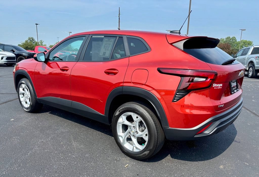 Used 2024 Chevrolet Trax LS w/ LS Convenience Package FWD image 5