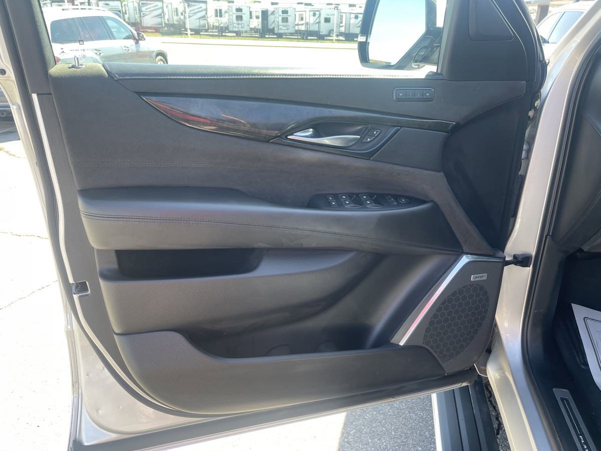 Used 2019 Cadillac Escalade Platinum image 11