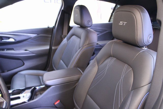 Certified 2025 Buick Envista Sport Touring w/ Convenience II Package image 18