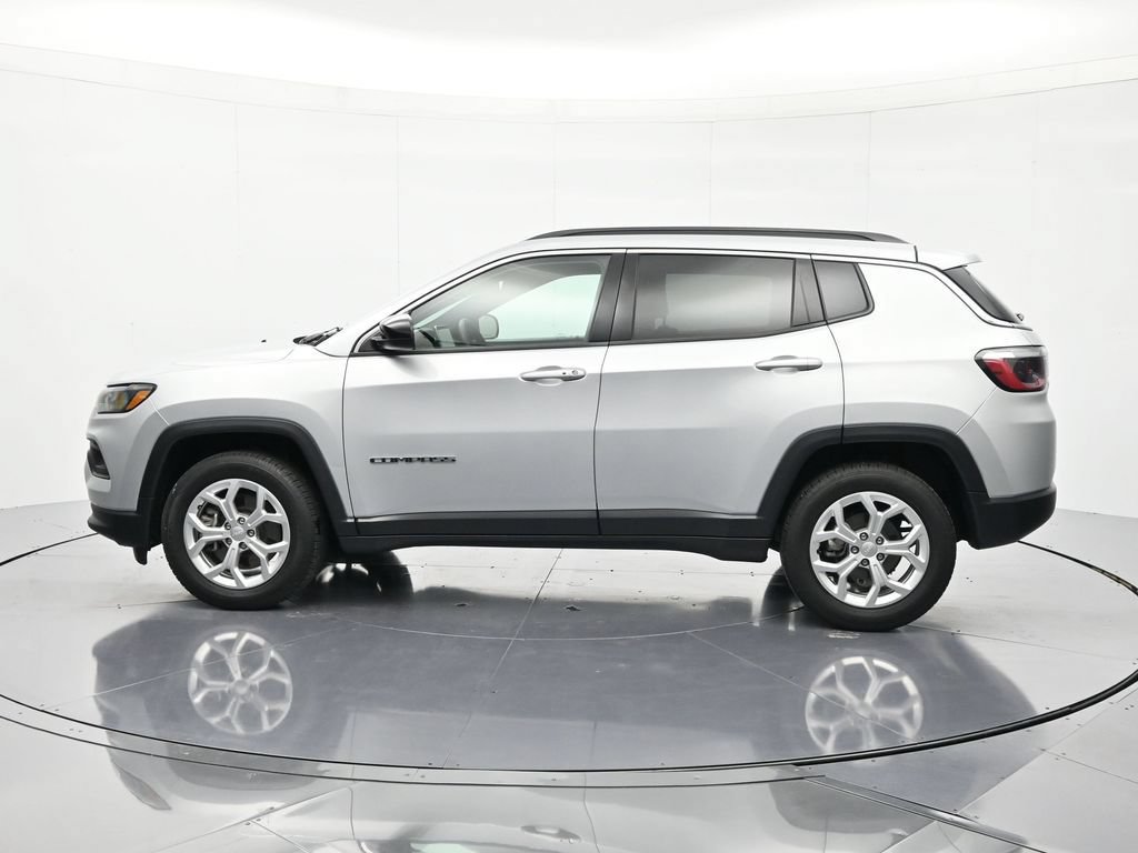 Used 2024 Jeep Compass Latitude AWD/4WD image 8