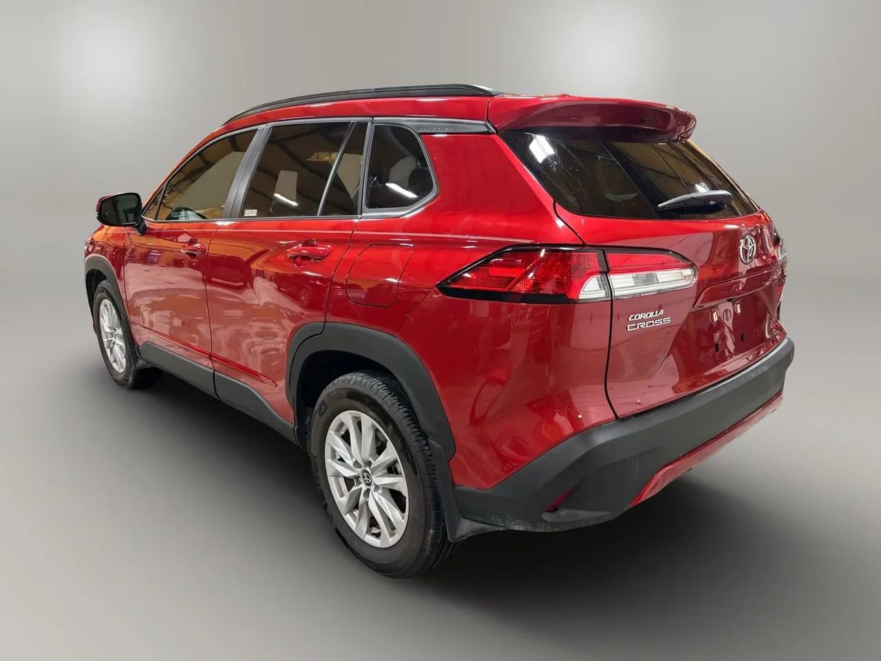 Used 2024 Toyota Corolla Cross LE image 7
