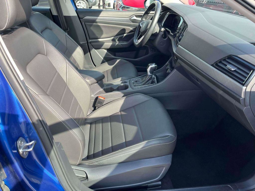 Used 2024 Volkswagen Jetta SE image 10