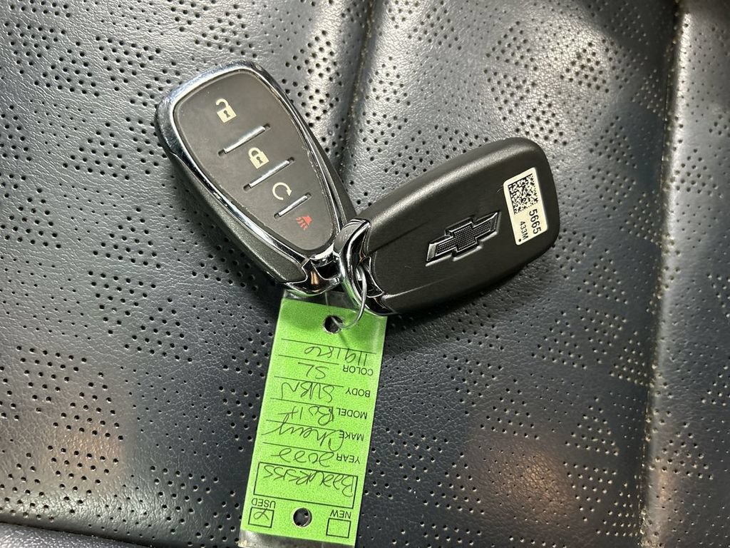 Used 2022 Chevrolet Bolt EUV LT w/ Convenience Package FWD image 12