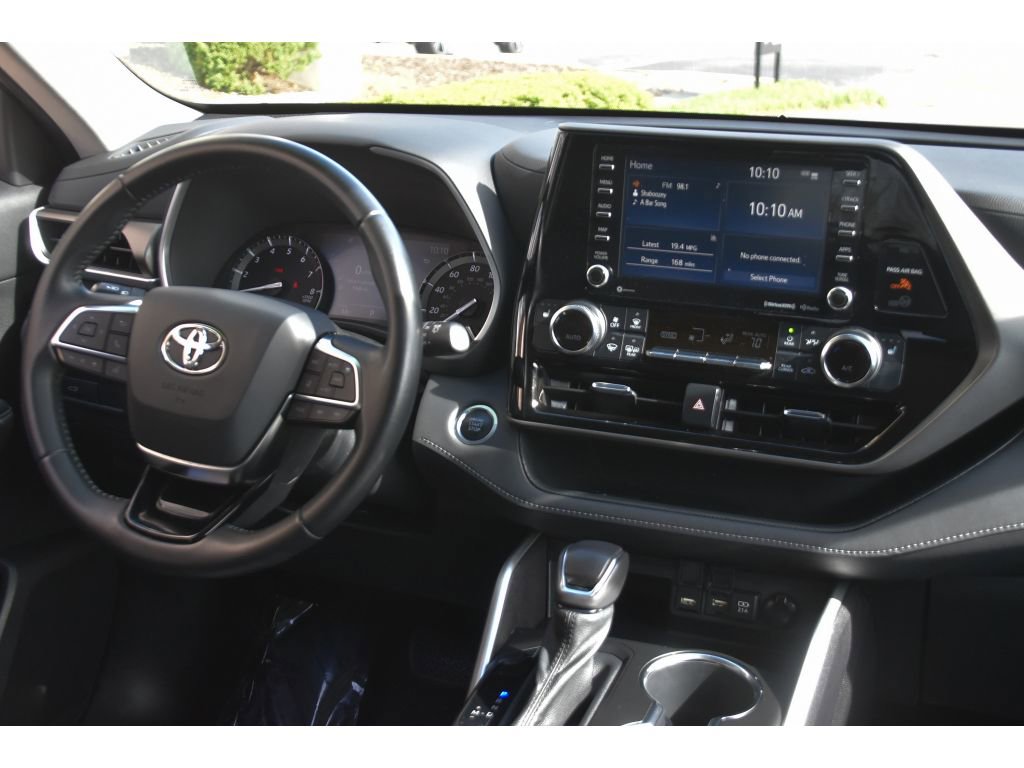 Used 2021 Toyota Highlander XLE image 19