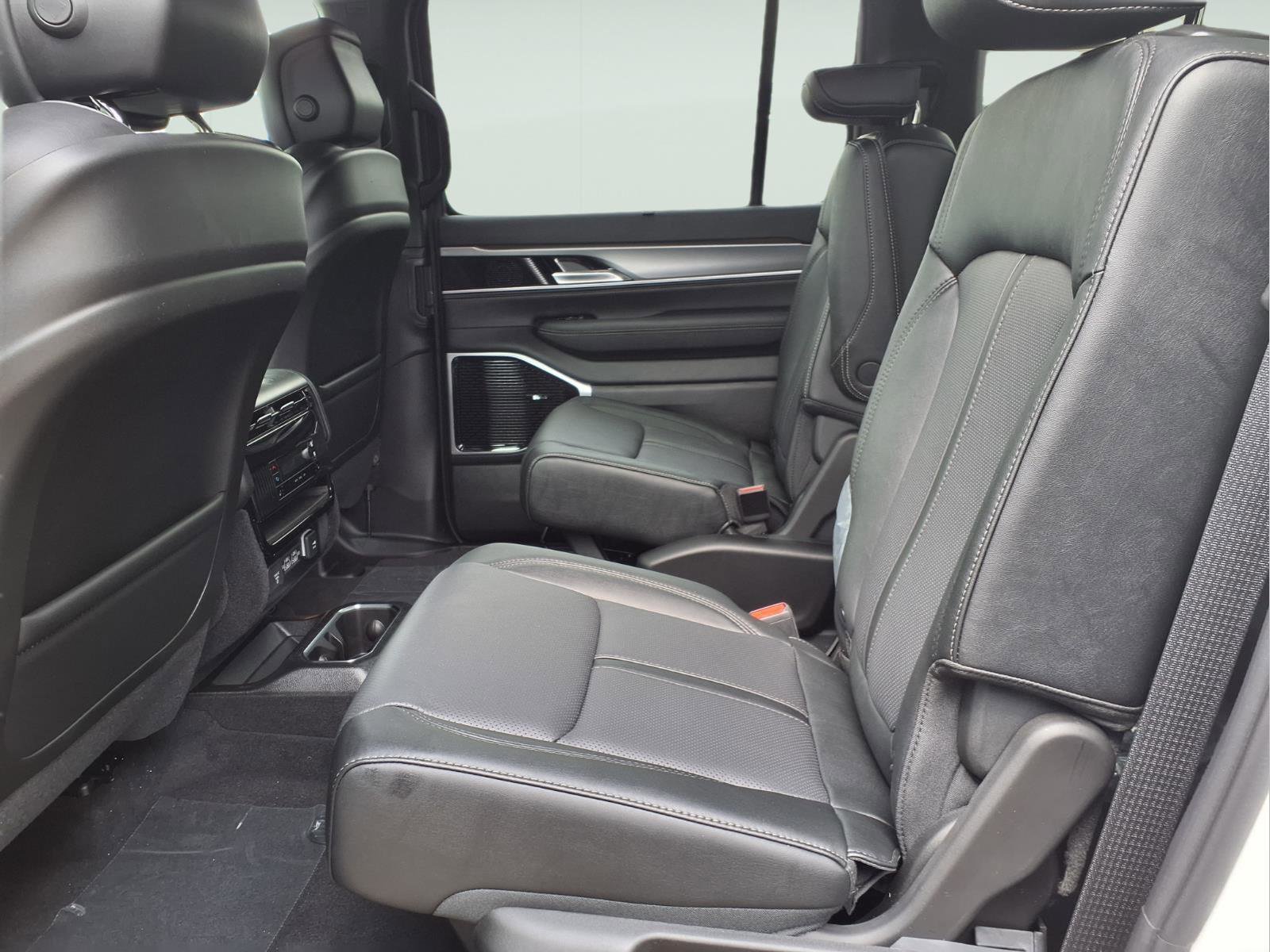 New 2026 Jeep Grand Wagoneer Limited AWD/4WD image 11