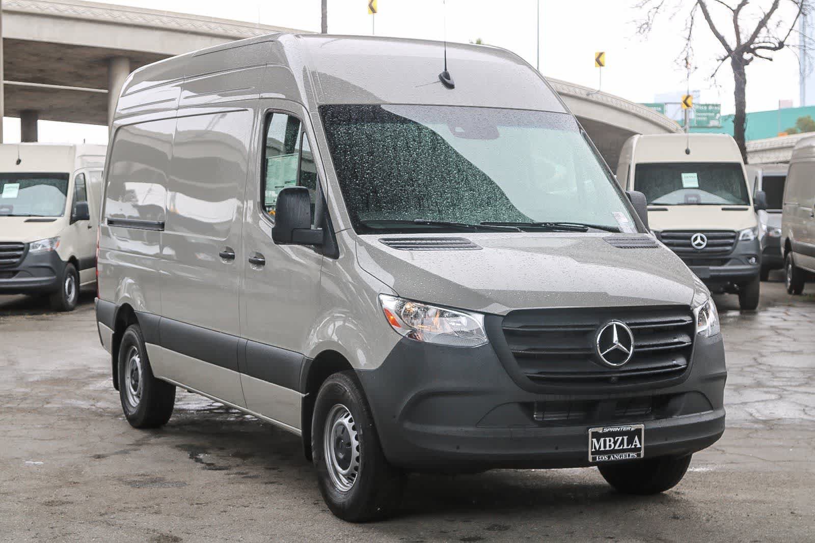 Used 2024 Mercedes-Benz Sprinter 2500 image 3